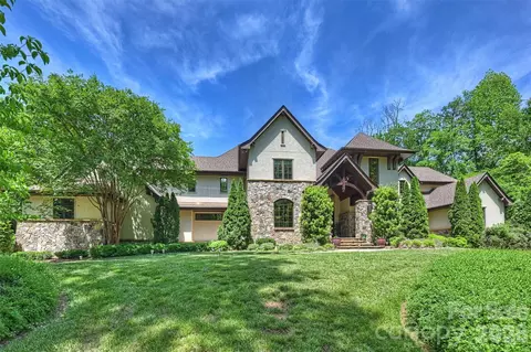 4901 Carmel Park Dr, Charlotte, NC 28226