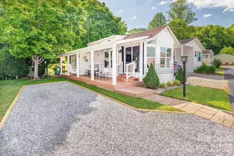 161 Summer Place Dr, Waynesville, NC 28785