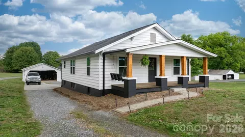 Exterior - 3941 Springs Rd, Conover, NC 28613 photo 2 of 4