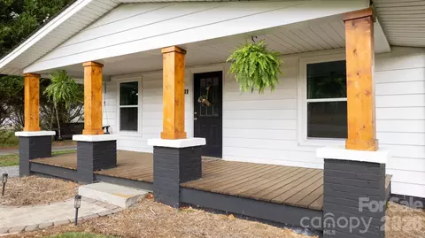 Exterior - 3941 Springs Rd, Conover, NC 28613 photo 3 of 4