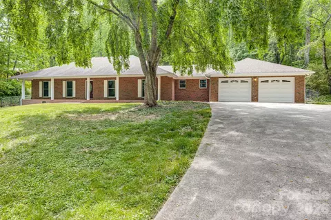 35 Byrd Rd, Candler, NC 28715