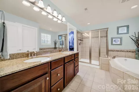 Bath - 16416 Leavitt Ln, Davidson, NC 28036 photo 2 of 3