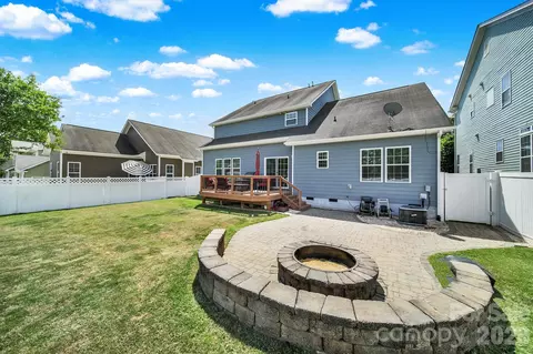 Exterior - 16416 Leavitt Ln, Davidson, NC 28036 photo 7 of 9