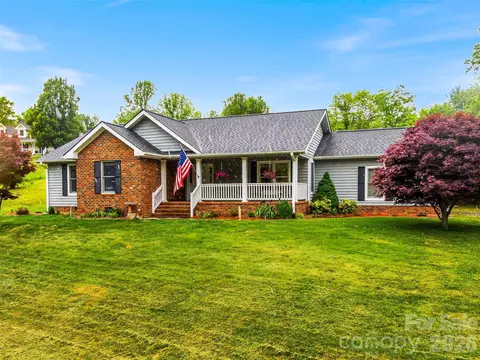 530 Windom Cv, Burnsville, NC 28714