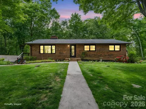 92 Greenwood Acres Dr, Mills River, NC 28759