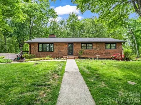92 Greenwood Acres Dr, Mills River, NC 28759