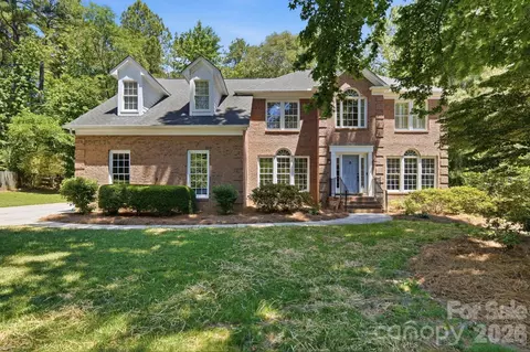 4432 Mountain Cove Dr, Charlotte, NC 28216