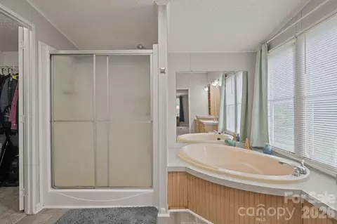 Bath - 1855 Burris Rd, Conover, NC 28613 photo 2 of 3