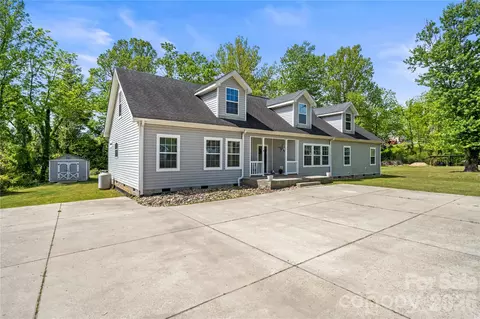 111 Robin St, Hendersonville, NC 28739