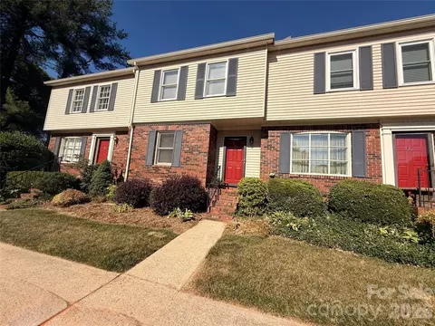 2705 N Center Nw 65 St NW #65, Hickory, NC 28601