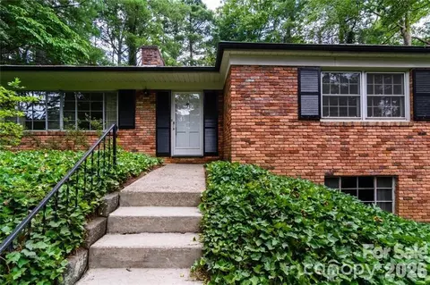 24 Warwick Pl, Asheville, NC 28804