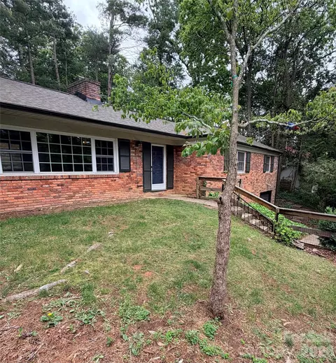 24 Warwick Pl, Asheville, NC 28804