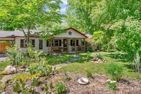 105 7th St, Black Mountain, NC 28711