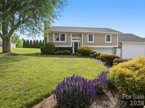 3 Fieldcrest Dr, Candler, NC 28715