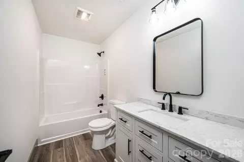 Bath - 2020 Bailey Dr, Hickory, NC 28601 photo 3 of 3