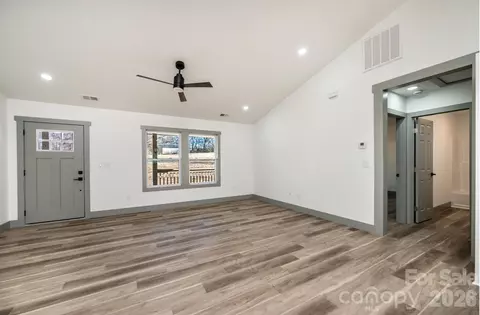 Living - 2020 Bailey Dr, Hickory, NC 28601 photo 2 of 4