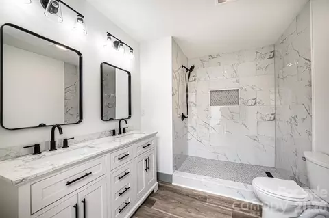 Bath - 2020 Bailey Dr, Hickory, NC 28601 photo 1 of 3
