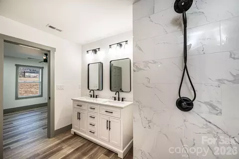 Bath - 2020 Bailey Dr, Hickory, NC 28601 photo 2 of 3