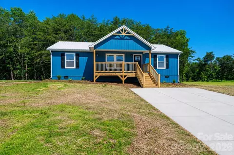 2020 Bailey Dr, Hickory, NC 28601