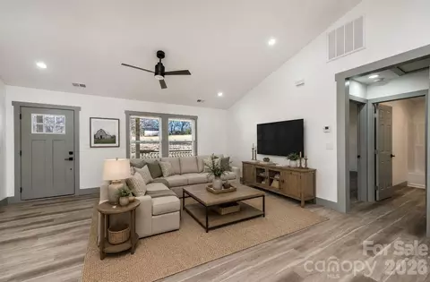 Living - 2020 Bailey Dr, Hickory, NC 28601 photo 2 of 5