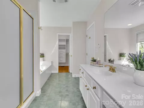 Bath - 88 Adams Dr, Clyde, NC 28721 photo 2 of 5