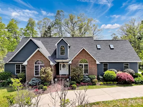 88 Adams Dr, Clyde, NC 28721