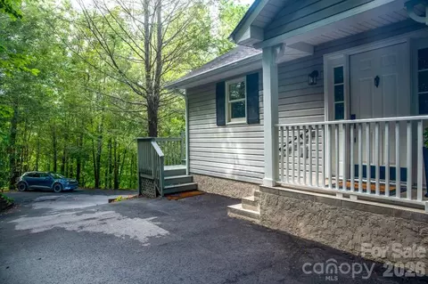 36 Lynx Dr, Black Mountain, NC 28711