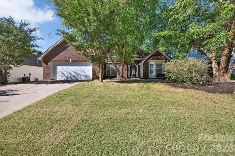 14422 Southbridge Forest Dr, Charlotte, NC 28273