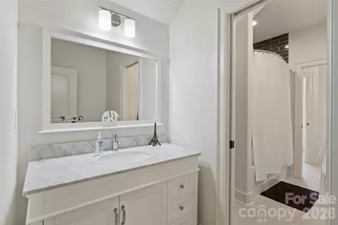 Bath - 18300 Scotscraig Ln, Cornelius, NC 28031 photo 6 of 8
