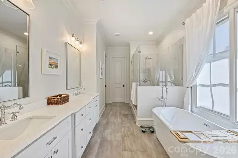 Bath - 18300 Scotscraig Ln, Cornelius, NC 28031 photo 2 of 8