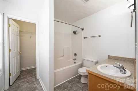 Bath - 5319 Eider Ln, Granite Falls, NC 28630 photo 3 of 5