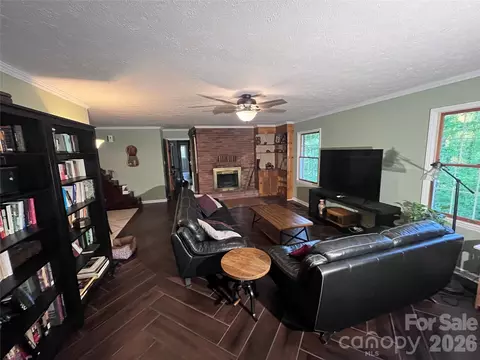 Living - 231 Davis Dr, Morganton, NC 28655 photo 2 of 6