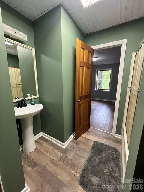 Bath - 231 Davis Dr, Morganton, NC 28655 photo 3 of 3