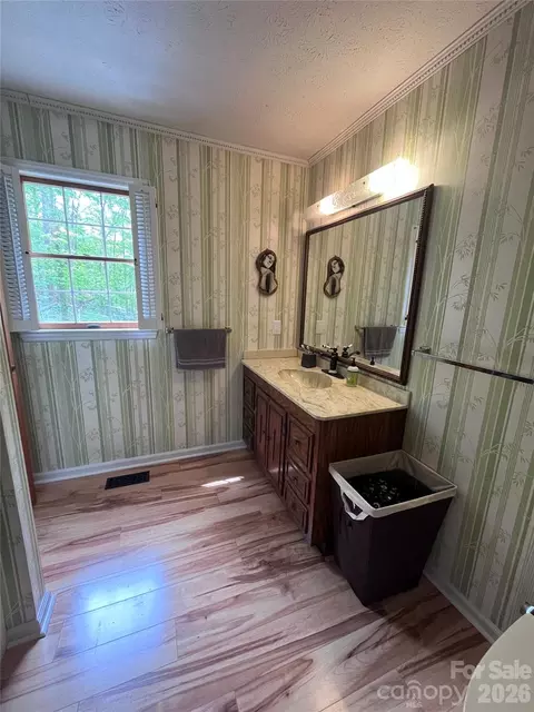 Bath - 231 Davis Dr, Morganton, NC 28655 photo 1 of 3