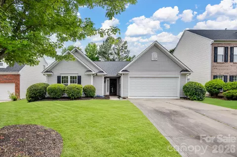5123 Sunburst Ln, Charlotte, NC 28213