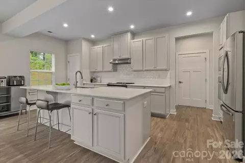 10250 Paper Birch Dr, Charlotte, NC 28215