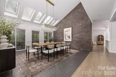 1800 Chestnut Ln, Matthews, NC 28104