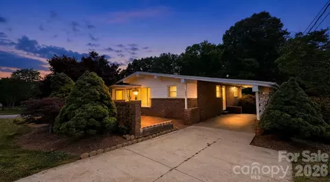 1857 8th Street Ne Dr NE, Hickory, NC 28601