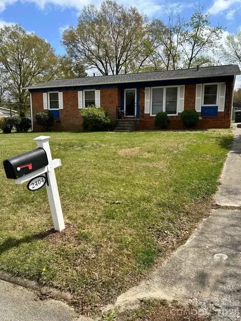 2404 Larkspur Dr, Greensboro, NC 27405