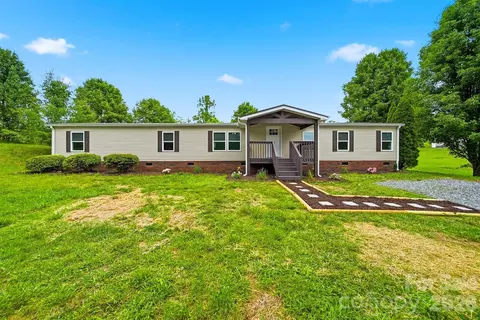 2295 Amy Ct, Lenoir, NC 28645