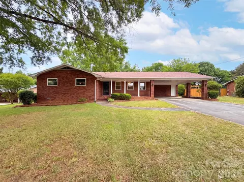 128 Greenview Dr, Kannapolis, NC 28081