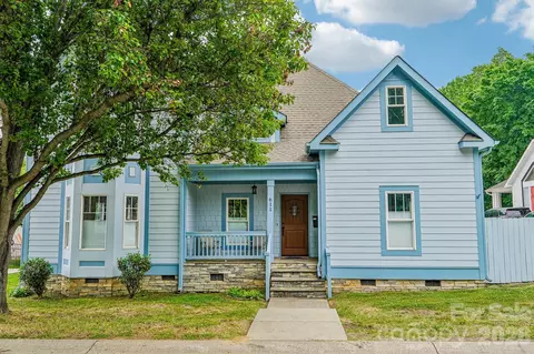 611 E 37th St, Charlotte, NC 28205
