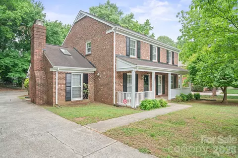 1122 Berry Ridge Rd, Charlotte, NC 28270