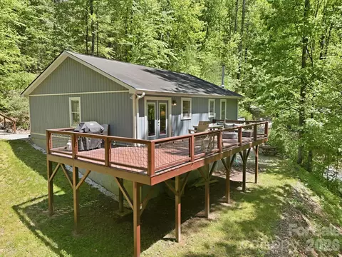 302 Rich Mountain Rd, Flat Rock, NC 28731