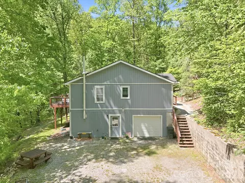 302 Rich Mountain Rd, Flat Rock, NC 28731
