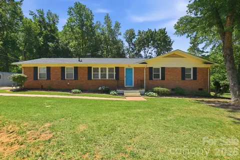 225 Middleton Ave, Matthews, NC 28104