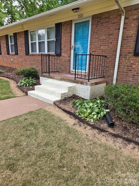 225 Middleton Ave, Matthews, NC 28104