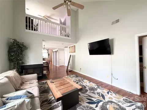 10206 University Park Ln, Charlotte, NC 28213