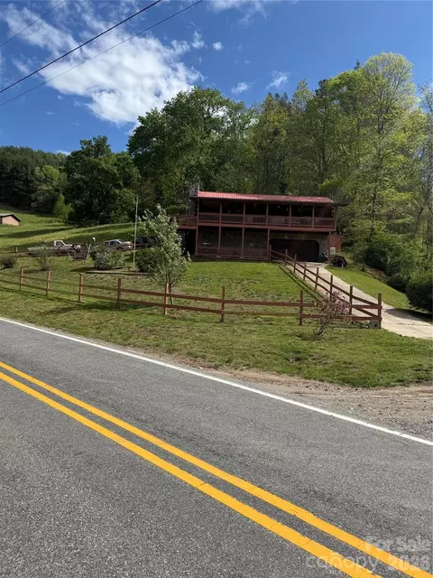 7 Noland S Dr S, Clyde, NC 28721
