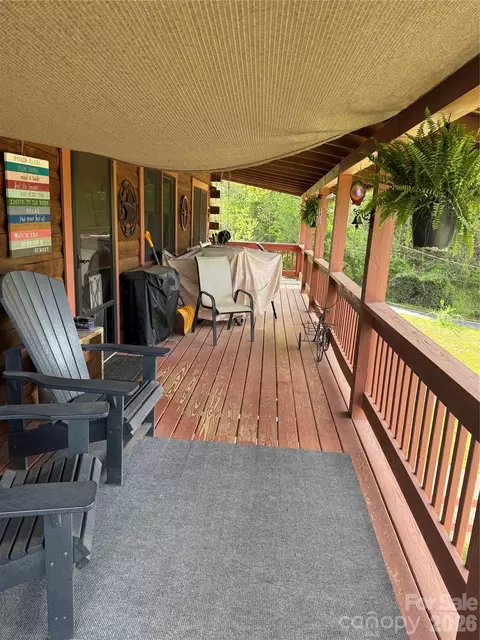 7 Noland S Dr S, Clyde, NC 28721 photo 4